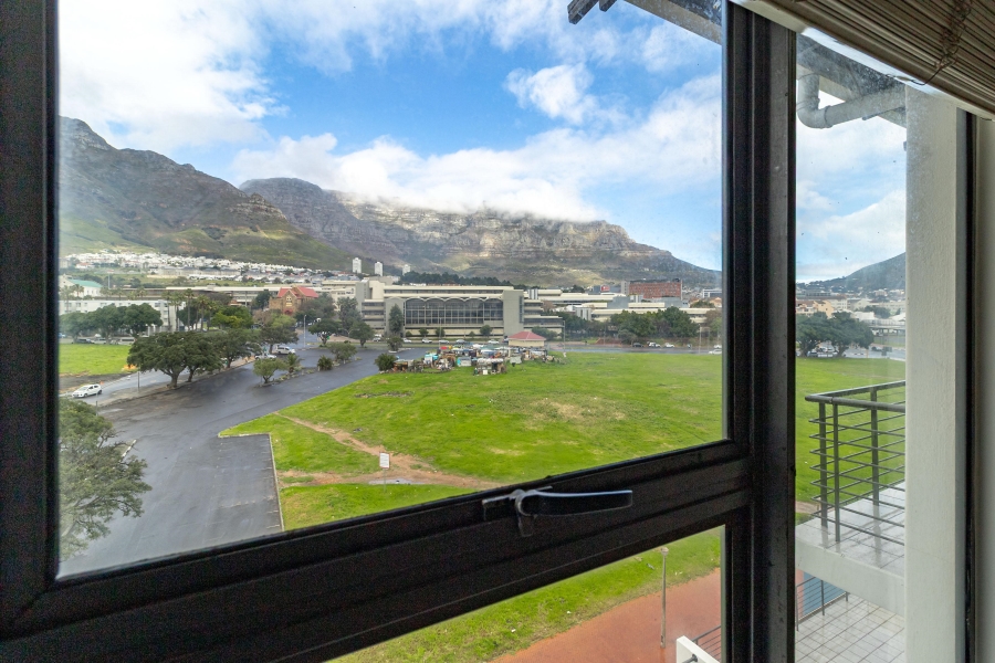 1 Bedroom Property for Sale in Zonnebloem Western Cape
